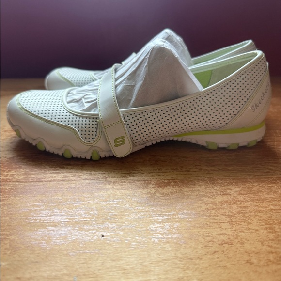 Y2K Skechers White and Green Sporty Mary Jane Sneakers - Picture 11 of 14